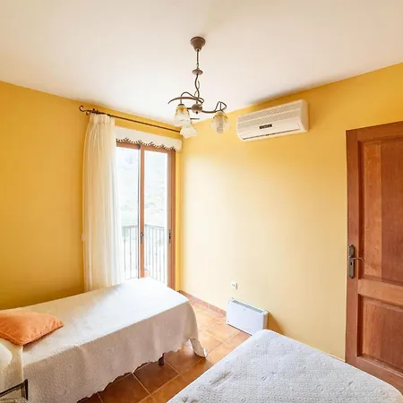 With Pool Holiday home *