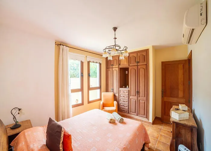 With Pool Vakantiehuis